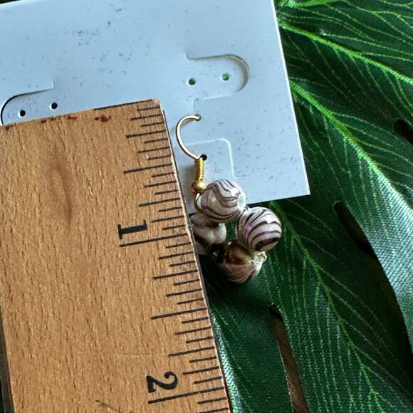 BOGO FREE MARBLED CLUSTER EARRINGS VINTAGE - Picture 4 of 4